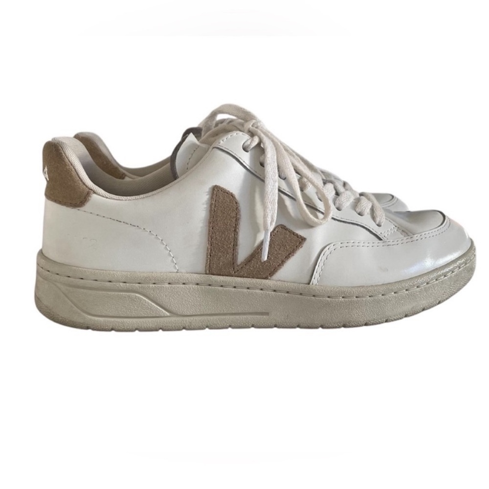 Veja V-12 leather sneakers size 8